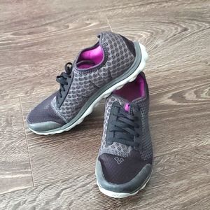 New Balance REVlite Sneakers Size 7 - Shoes